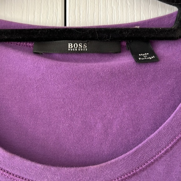 EUC Hugo Boss tshirt - Picture 2 of 9